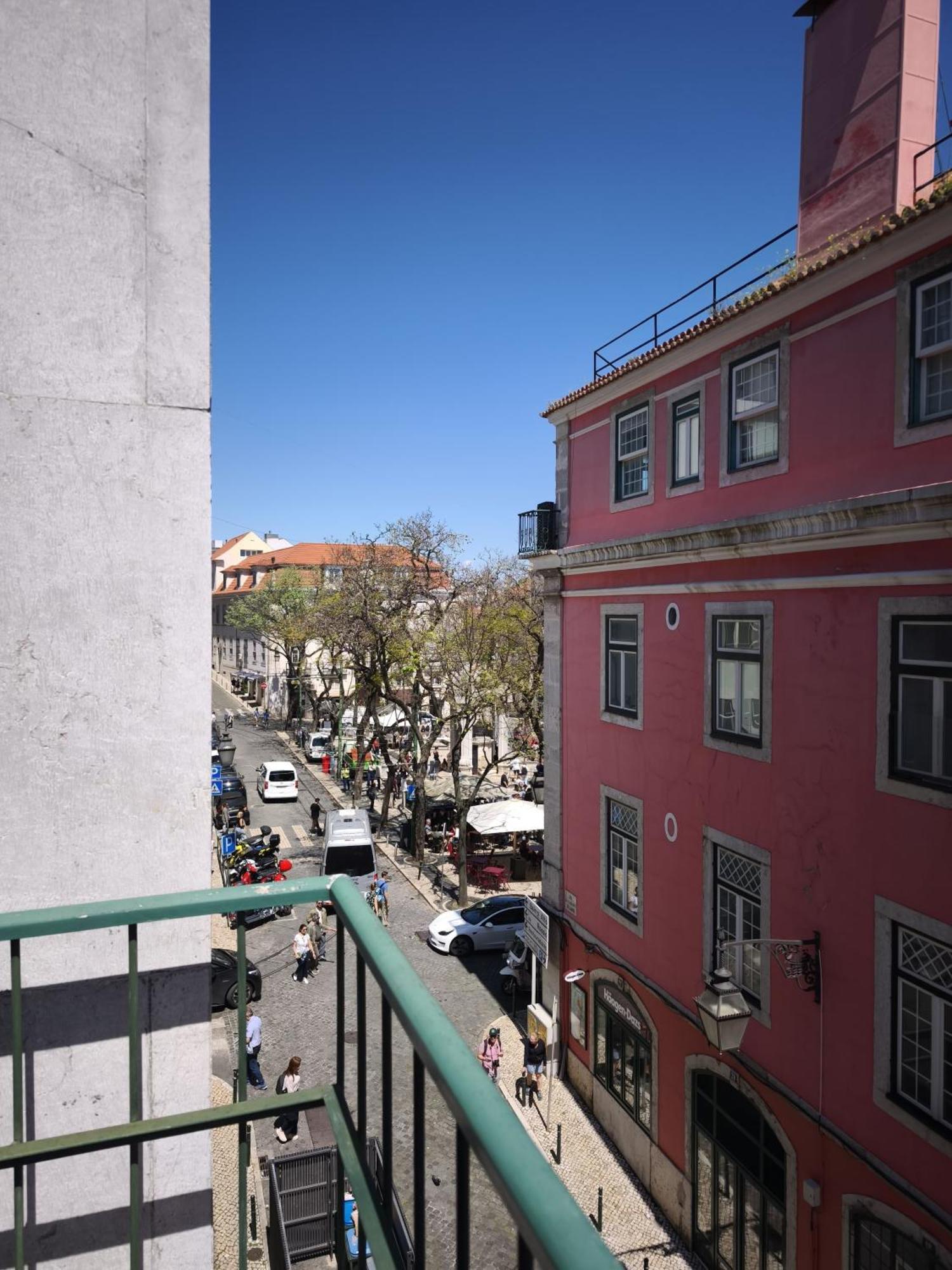Lejlighed With Three Bedroom In Historic Largo Do Carmo *